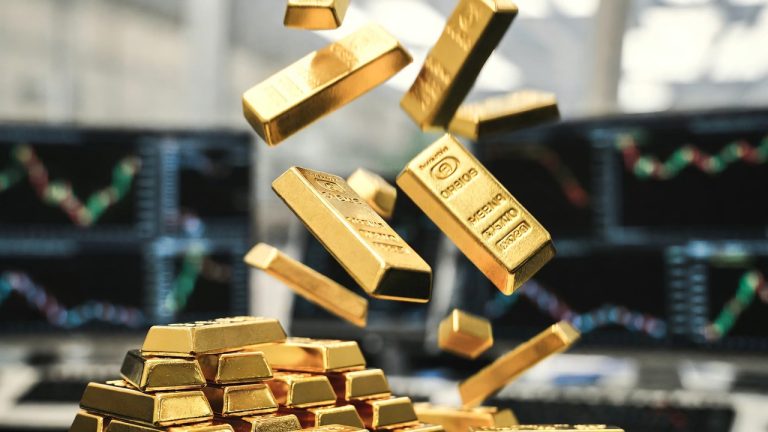 Gold lowers on easing tensions, but rate cut bets, China demand provide floor